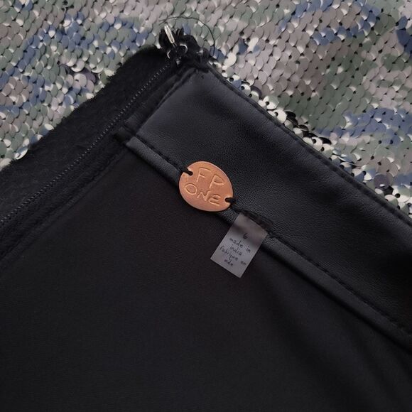 Free People One Camo Mini Skirt Reversible Sequin Back Zip Closur Womens Size 6 - Picture 15 of 16